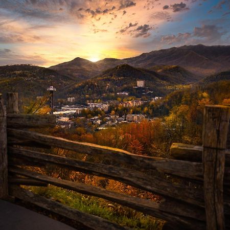 Villa Smoky Mountain Gem à Gatlinburg Extérieur photo