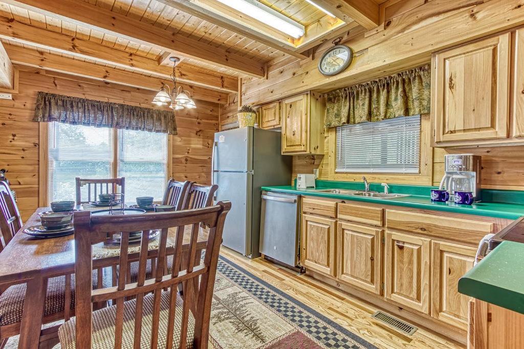 Villa Smoky Mountain Gem à Gatlinburg Extérieur photo